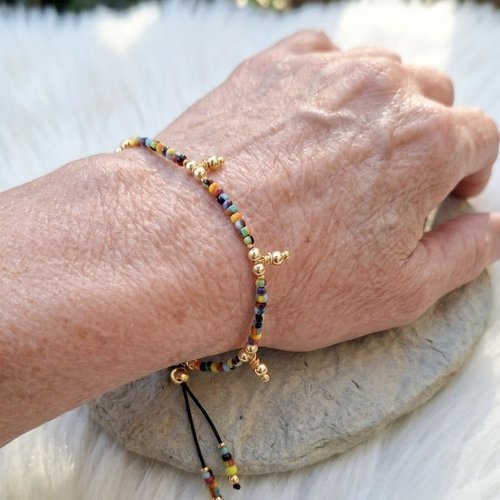 Bracelet "fiesta" – rocailles multicolores & breloques or