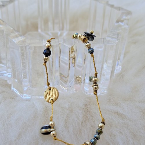 Bracelet fin doré artisanal - perles vertes & œil protecteur