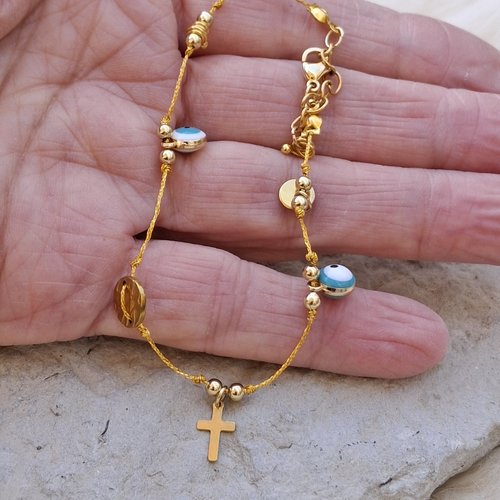 Bracelet fin doré - breloques œils protecteurs & croix