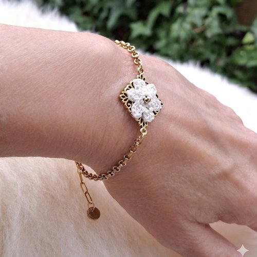 Bracelet fleur au crochet & acier doré