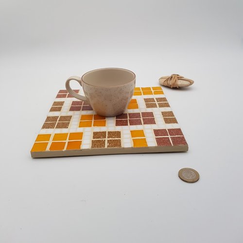 Dessous de plat tons jaune orange et blanc - mosaique pâtes de verre  - fait main