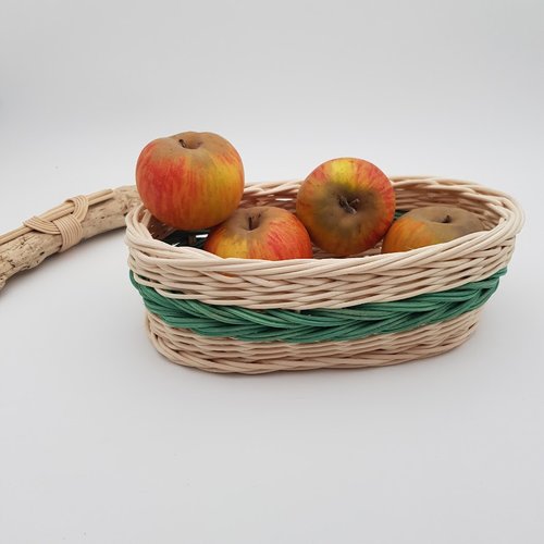 Petite corbeille allongée rotin naturel  écru et verte - fait main