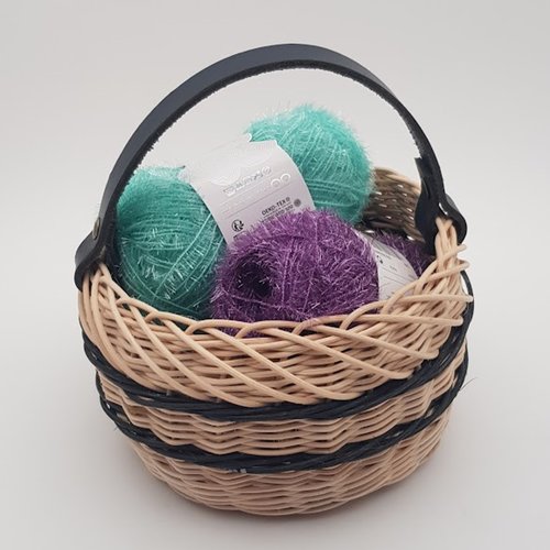 Petit panier rond en rotin écru et bleu marine - anse cuir bleu marine