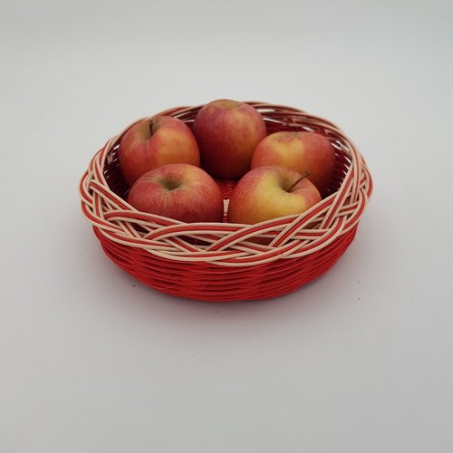 Corbeille ronde en rotin naturel rouge et écru - fait main