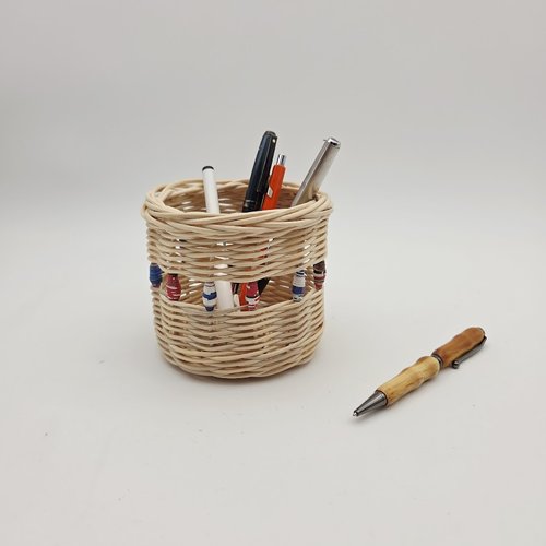 Pot à crayons - douillette à lunettes - télécommandes - en rotin naturel  écru et perles papier magazine recyclé - b