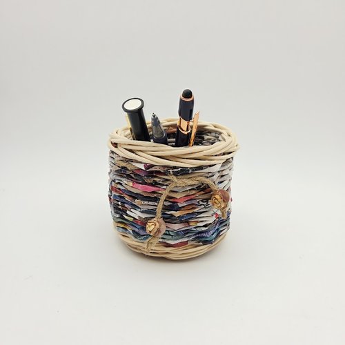 Pot à crayons - douillette à lunettes - télécommandes - en rotin naturel  écru - papier magazine recyclé - graines de palmier