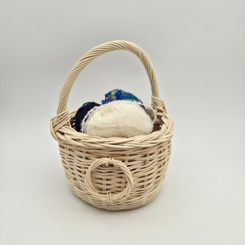 Petit panier rond idéal pour enfant en rotin écru - anse rotin - entièrement tressé main