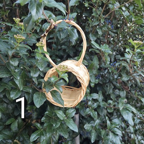 Mangeoire tunnel pour oiseaux en rotin naturel fait main