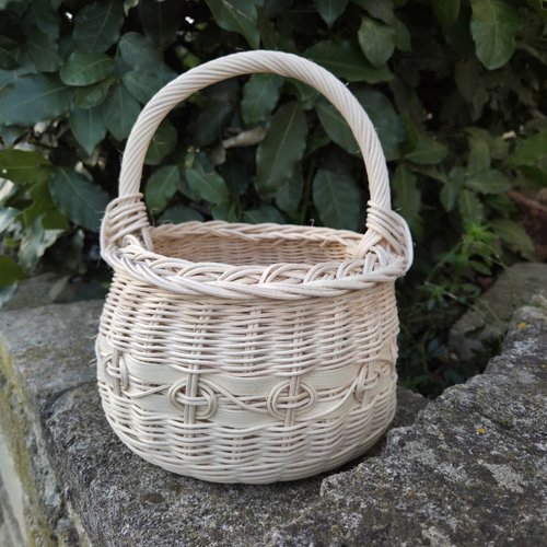 Petit panier rond idéal pour enfant en rotin naturel - anse rotin - entièrement tressé main