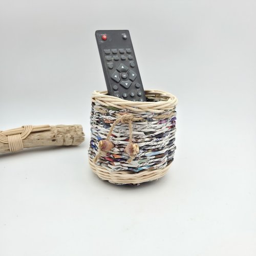 Pot à crayons - douillette à lunettes - télécommandes - en rotin naturel  écru - papier magazine recyclé
