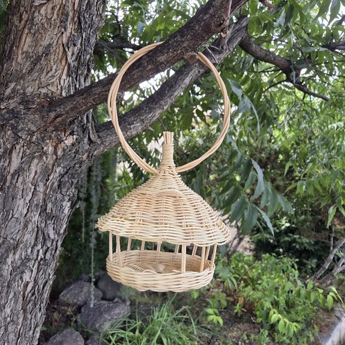 Mangeoire maisonnette pour oiseaux en rotin naturel fait main