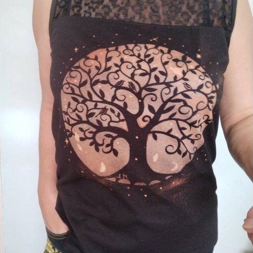 Tee-shirt avec dentelle, arbre de vie peinture javel
