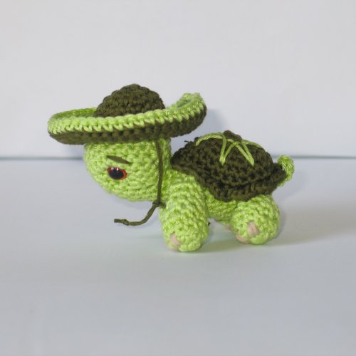 Tortue au crochet et sombrero