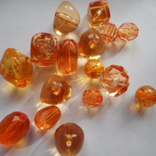 15 perles  plastique de couleur orange transparentes de forme et de taille différente  - 12 à 25 mm - 1373157