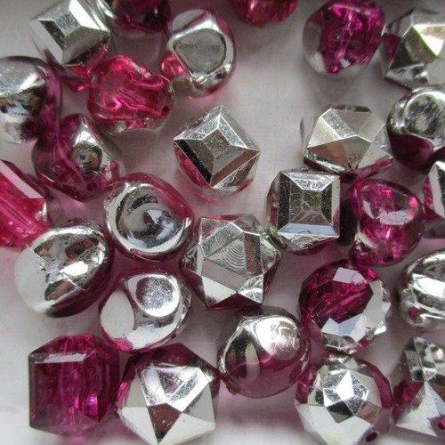 28 perles plastique multiforme de couleur fuchsia et métallisée -  + ou - 15 mm - 8023480