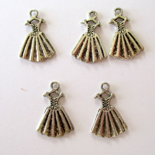 5 breloques en métal argenté en forme de robe - 20 mm