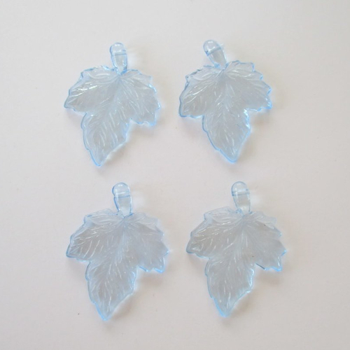 4 breloques en forme de feuilles en plastique transparent de couleur bleue - 35.5 mm