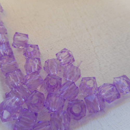 30 perles  plastique cubiques transparentes de couleur mauve  - 5 mm - 9499418