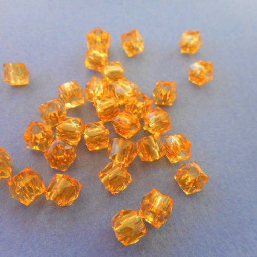 30 perles  plastique cubiques transparentes de couleur orange  - 5 mm - 9499084