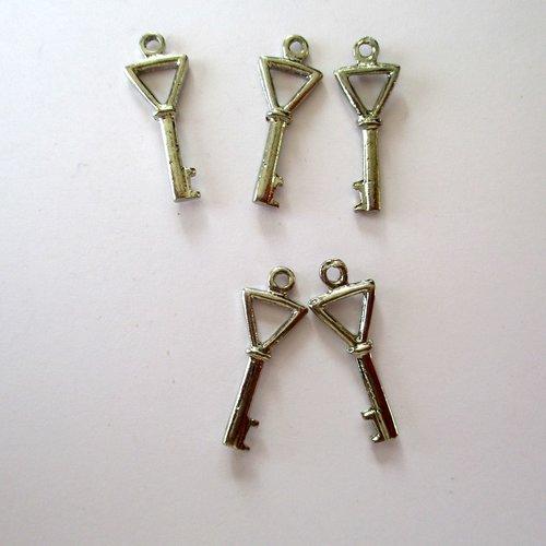 5 breloques en métal argenté en forme de clé a anneau triangulaire - 25 mm