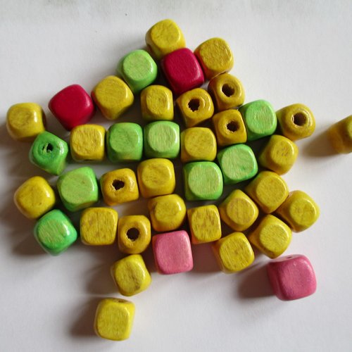 35 perles en bois en forme de cube de couleur rose, vert clair et jaune  - 10 mm - 3304265