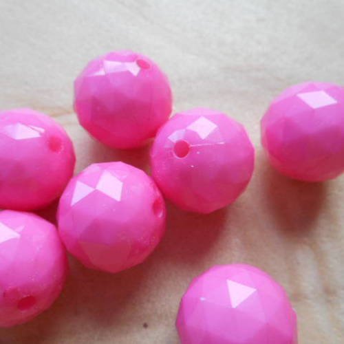Perles en plastique de couleur bonbon a facettes -25 mm - lot de 4 