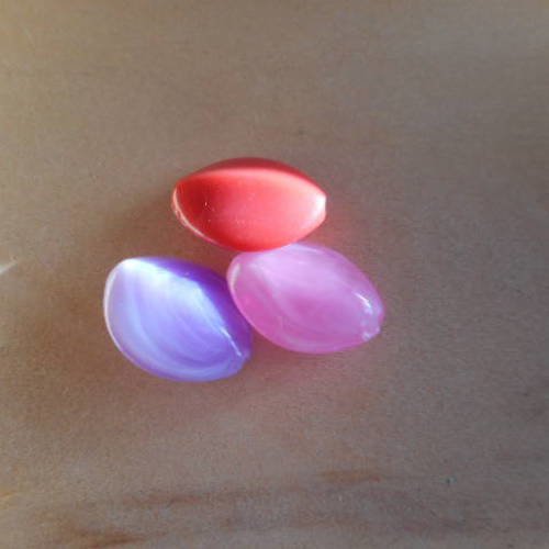 Perles plastique en forme de petits galets - 22 mm - lot de 3 