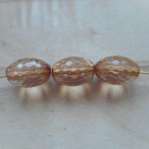 3 perles en verre de couleur beige transparente a facettes - 15 mm - 106 gm 