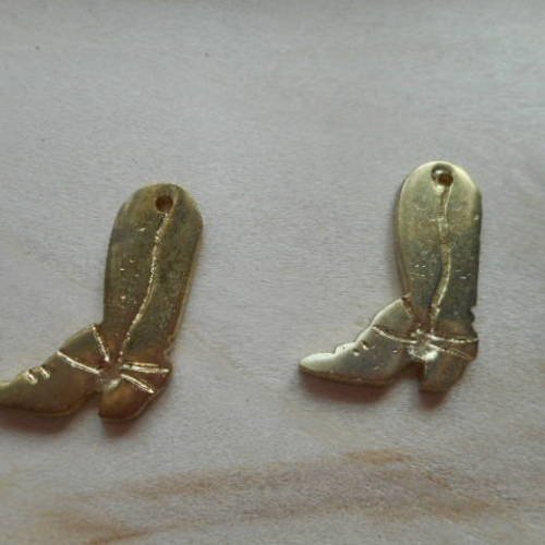 2 breloques en métal dorée en forme de bottes - 34 mm - 057 gm