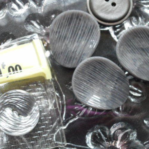 5 boutons plats de couleur grise en mélange - 20 à 25 mm - 326425 