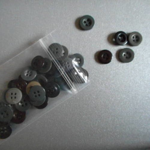 40 boutons plats 4 trous en plastique de couleurs de gris clair a presque noir - 15 mm - 074 gm