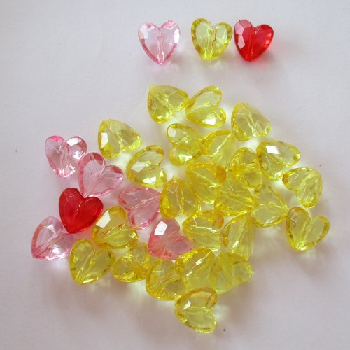 30 perles plastiques transparent en forme de cœur en mélange de couleurs - 3486511