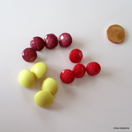 12 boutons plastiques sur pied jaune, rouge, bordeaux - 11 et 14 mm - 3799589