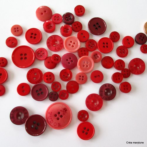 40 boutons plastiques de couleur rouge en mélange de taille - 10 et 23 mm - 3804121
