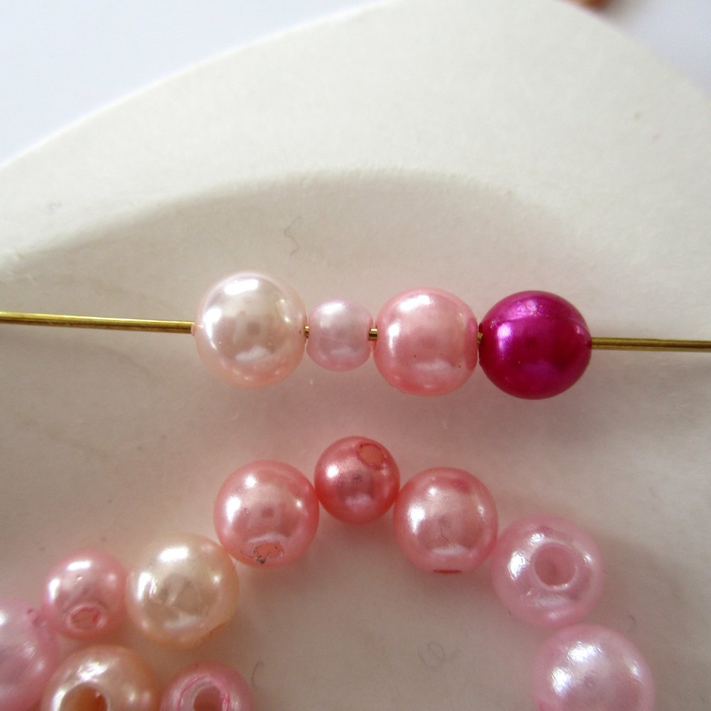 40 petites perles plastique multicolore couleur fluo - 6 mm - 4108749 - Un  grand marché