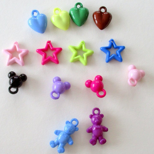 14 breloques plastiques de différentes formes, étoile, souris, cœur et ourson  - 4095269