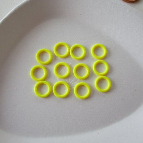 12 petits anneaux plastique de couleur jaune - 9 mm - 4102747