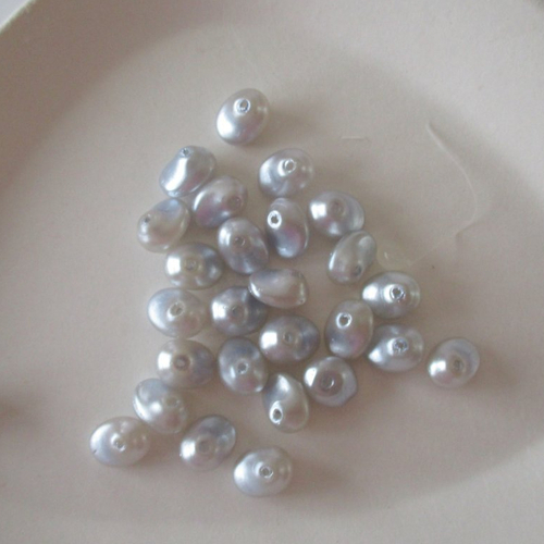 30 perles plastiques en formes de goutte, couleur gris pâle - 8 mm  - 4555289