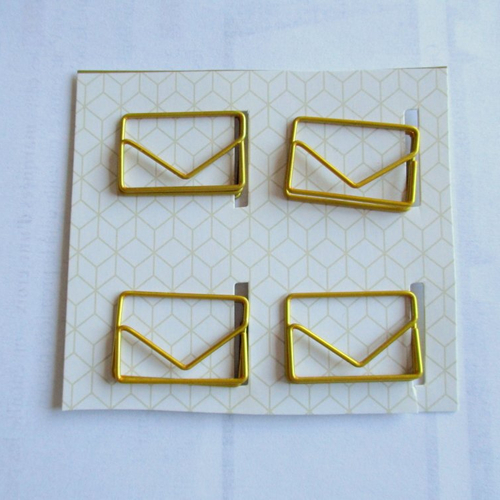 4 trombones dorés en forme d'enveloppe - 28 x 19 mm - 4926019