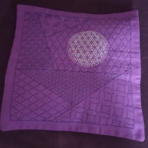 Housse de coussin en broderie japonaise "sashiko"
