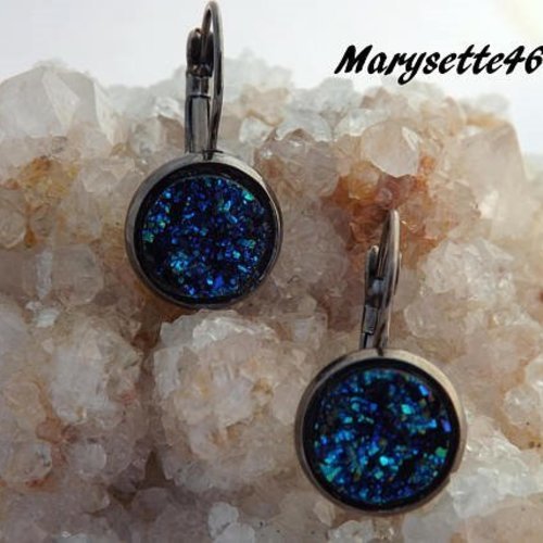 Boucles d'oreilles dormeuses à cabochon