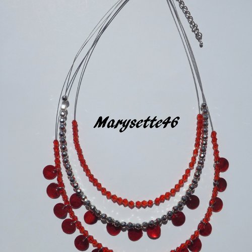 Collier multi-rangs de perles et sequins de nacre rouge