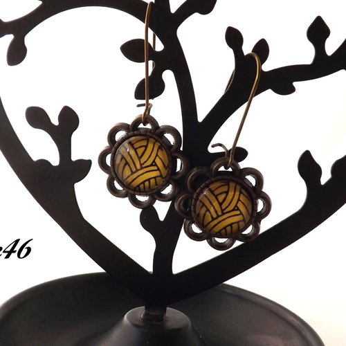 Boucles d'oreilles dormeuses à cabochon
