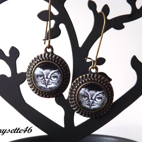 Boucles d'oreilles dormeuses à cabochon