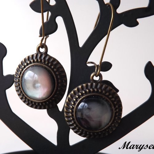 Boucles d'oreilles dormeuses à cabochon