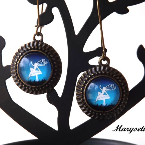 Boucles d'oreilles dormeuses à cabochon