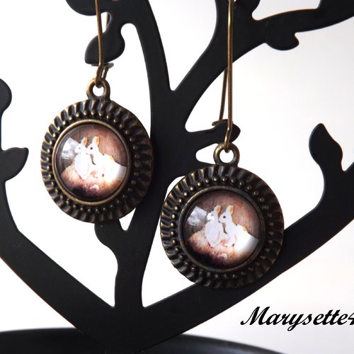 Boucles d'oreilles dormeuses à cabochon