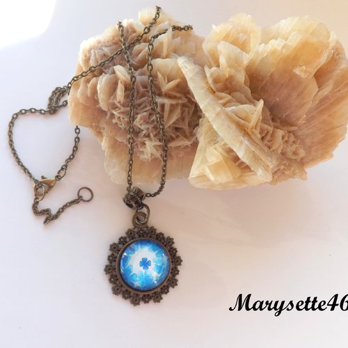 Collier à pendentif