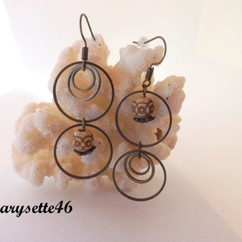 Boucles d'oreilles asymétriques