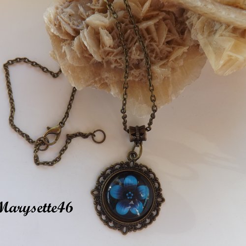 Collier à pendentif